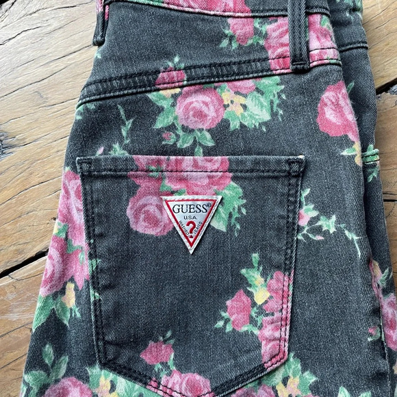 Guess Jeans 1981 3 Zip Crop Vintage Black Floral Roses Size 24 80s Y2K - Picture 1 of 15